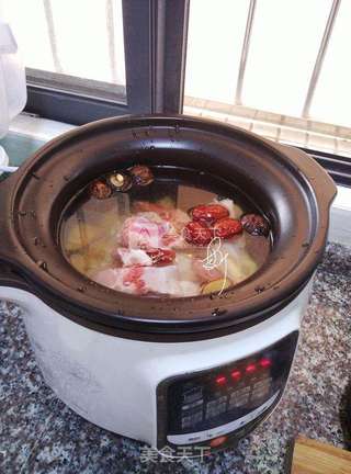 猴头菇煲老母鸡的做法步骤:3