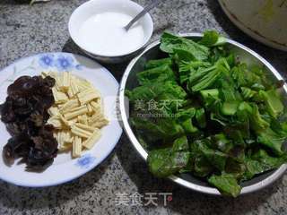 黑木耳腐竹天菜芯羹的做法步骤：1