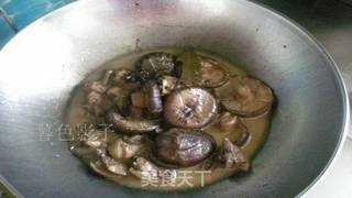 香菇炖鸭子的做法步骤:7