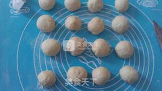 时下流行的挤挤面包——面包超人挤挤面包的做法步骤:2