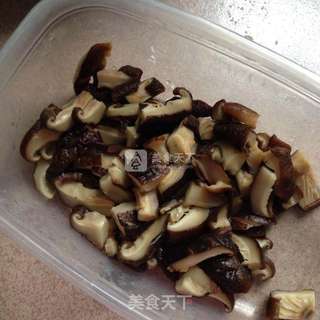 花朵香菇肉包的做法步骤:2