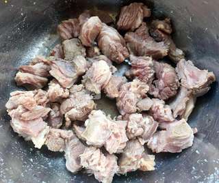 红烧羊肉炖时蔬的做法步骤：5