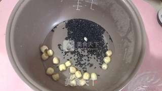 黑米莲子杂粮粥的做法步骤:4