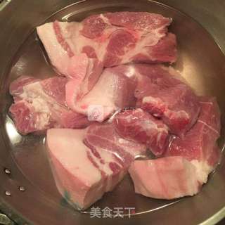 江南特产～嵊州糟肉的做法步骤：1