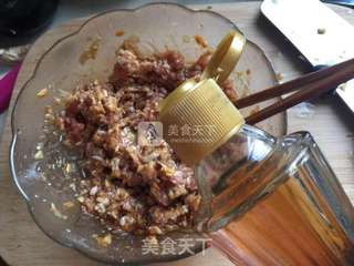 黄花菜肉春卷的做法步骤:7