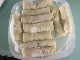 黄花菜肉春卷的做法步骤:10