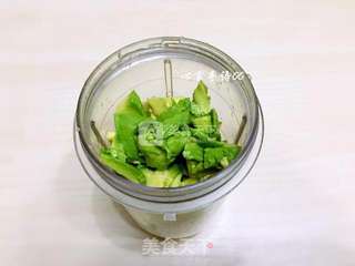 香蕉牛油果奶昔的做法步骤:4