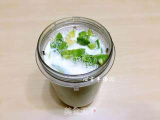 香蕉牛油果奶昔的做法步骤:5
