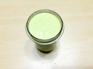 香蕉牛油果奶昔的做法步骤:6