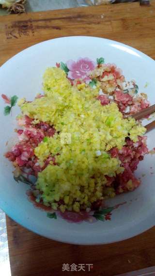 白菜虾仁水饺的做法步骤:3