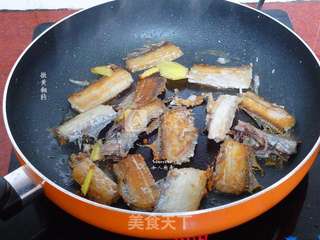 黑胡椒酱香带鱼的做法步骤:4