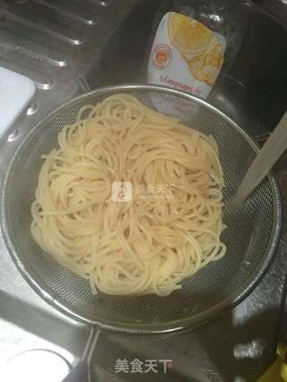 番茄虾仁意面的做法步骤:5