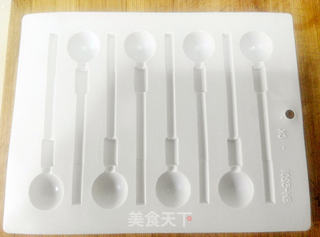 送给孩子最特别的礼物——水晶棒棒糖的做法步骤:3
