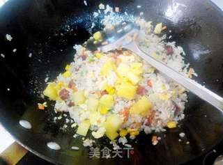 异域风情——草莓菠萝炒饭的做法步骤:6