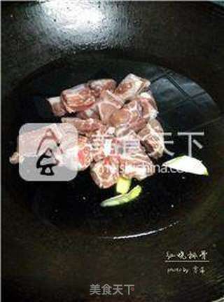 【吮齿留香的美味】红烧排骨的做法步骤:2