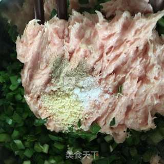 馄饨紫菜蛋花汤的做法步骤:5