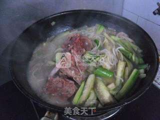 酱骨头烩丝瓜的做法步骤：9