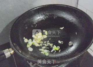 酱骨头烩丝瓜的做法步骤：4