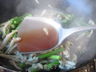 红酒素炒白玉菇的做法步骤:10