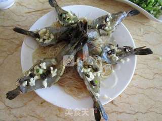 蒜蓉粉丝蒸大虾的做法步骤:6