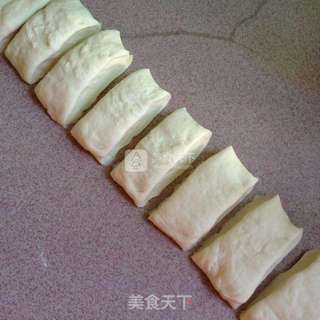 炸油条的做法步骤:8