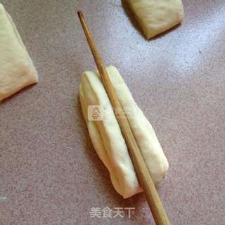 炸油条的做法步骤:9