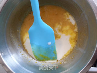 黑加仑牛奶无油戚风蛋糕的做法步骤:5