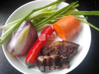 腊味豆渣煎饼的做法步骤:2
