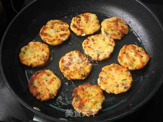腊味豆渣煎饼的做法步骤:10