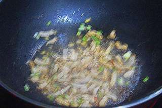 地瓜梗炒肉的做法步骤:7