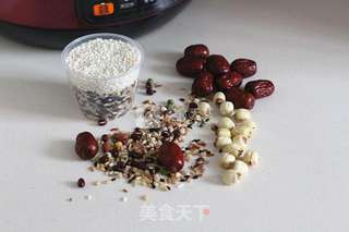 五谷杂粮粥的做法步骤：1