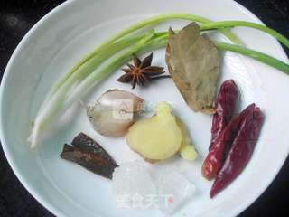栗子红烧肉的做法步骤:2