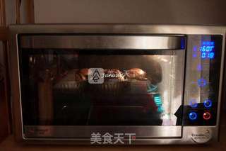 龙猫巧克力戚风蛋糕的做法步骤:11