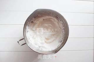 龙猫巧克力戚风蛋糕的做法步骤:7