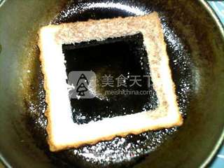 煎鸡蛋土司的做法步骤:4