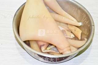 黑米肉皮冻的做法步骤:2