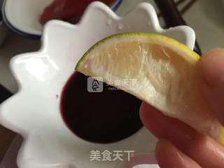 红酒柠檬虾的做法步骤:2