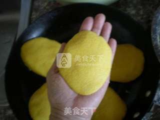 贴玉米面大饼子的做法步骤:4