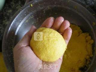 贴玉米面大饼子的做法步骤:3