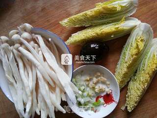 海鲜菇皮蛋娃娃菜的做法步骤:2