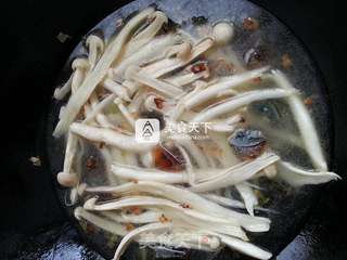 海鲜菇皮蛋娃娃菜的做法步骤:9