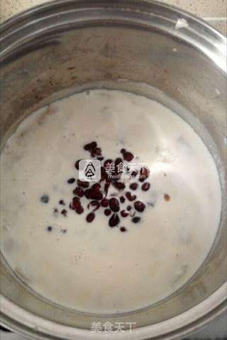 红豆芋艿牛奶炖的做法步骤:4