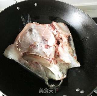 鱼头浓汤火锅的做法步骤:4