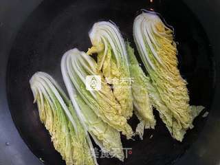 海鲜菇皮蛋娃娃菜的做法步骤:3