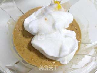 红枣红糖戚风蛋糕的做法步骤:10