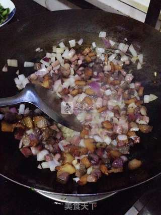 腊肉洋葱炒饭的做法步骤:4