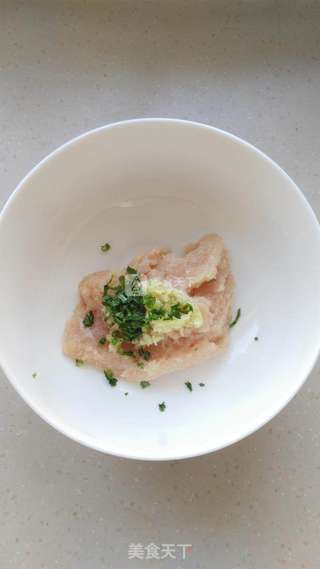 健康美味低脂减肥佳品~~~芹菜鸡胸肉丸子的做法步骤:2