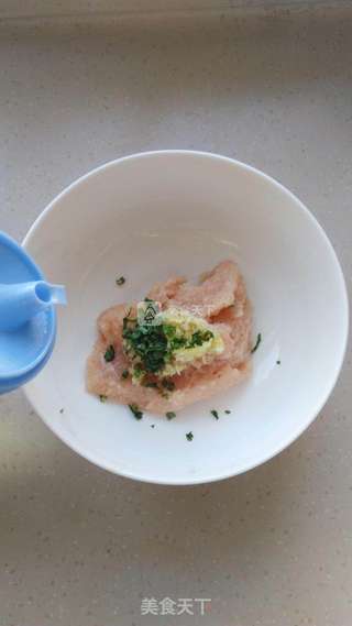 健康美味低脂减肥佳品~~~芹菜鸡胸肉丸子的做法步骤:4