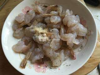 土豆泥芝士虾球的做法步骤:3