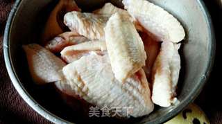 烤脱骨鸡翅金针菇的做法步骤：1